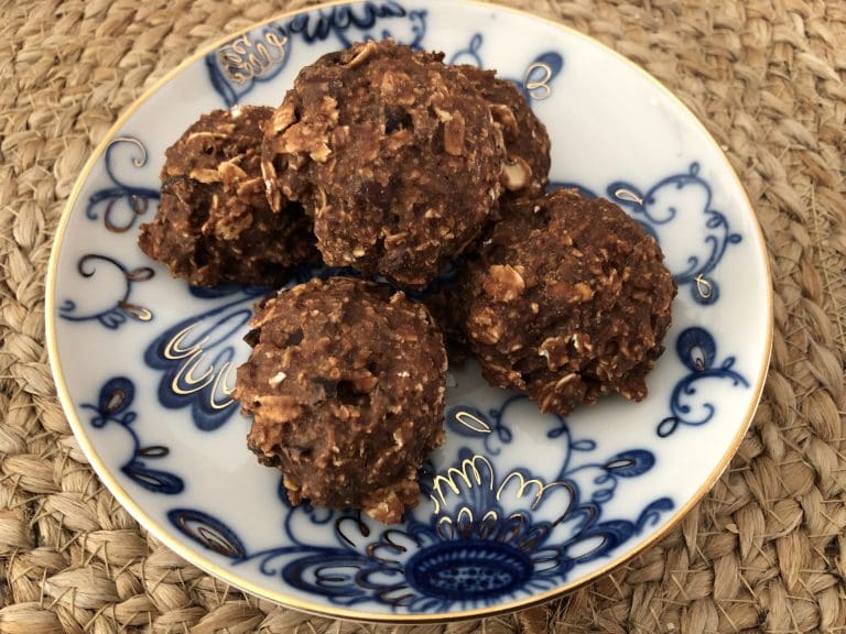 Healthy Oatmeal Cacao Chip Cookies